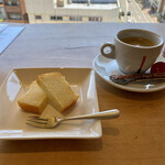 Isshimo - シチリア産レモンケーキとコーヒー