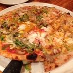 ピッツェリア ノーチェ - ピッツァ（ズワイガニ・長ネギ・アンチョビ・カラスミとベーコン・モッツァレラ・卵のハーフ＆ハーフ）