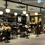 ザ・シティ・ベーカリー - 外観│ベーカリスペースに、カフェが併設されてます。