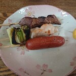 ささのや - レバ、ネギマ、ソーセージ塩で( ﾟДﾟ)ｳﾏｰ