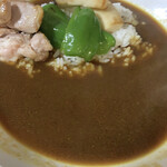 ラ・ファソン 古賀 - 鶏もも肉、ピーマン、エリンギのそれーをのせて