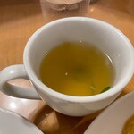 南海飯店 - かたい焼ソバのスープ