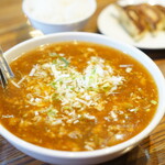 中華料理 栄照 - 伝説の坦々麺 (￥870)、餃子セット (￥400)