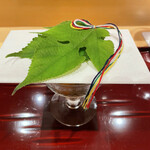 銀座 しのはら - 七夕は元々梶の葉に願いを書いていたそうで。んで機織のお上手だった織姫にかけて、なんか…なんかの糸(OvO)美しや！