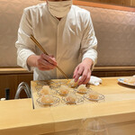 銀座 しのはら - 氷水にひたして身がぎゅぎゅんとしまっとります