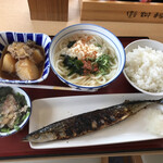 Aichi Komaki Shokudou - 父の定食 肉じゃが うどん ご飯 ほうれん草 秋刀魚塩焼き