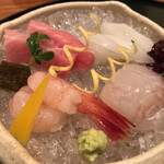 和やまむら - 造り盛り合わせ（天然ヒラメ、甘エビ、ケンイカ、トロ）　アップ