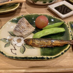 水嶋 - 天然鯛の塩焼き、稚鮎の甘露煮、トマトに枝豆
