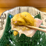 三笠鮨 - 蛤と雲丹の旨味が、口の中いっぱいに広がります…