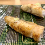 三笠鮨 - 炭火焼で炙られた、天然鰻（うなぎ）…
      それを、わさびと塩で…
