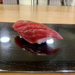 三笠鮨 - 本マグロの赤身…
      口の中でとろけるような…赤身…
