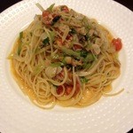 イタリア食堂　ちぇるきお - ツナとフレッシュトマトのペペロンチーノ
