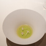 レストラン オオツ - 2021.7 口直し（群馬産枝豆「味緑」のムース、トマトのジュレ、ペンタス）