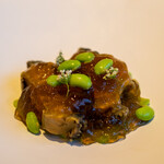 レストラン オオツ - 2021.7 地物大洗産蒸し黒鮑 鮑出汁の煮凝り トランペットズッキーニ アニスの花 群馬産枝豆「味緑」