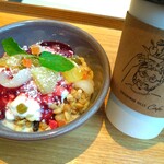 虎ノ門ヒルズカフェ　 - ■モーニンググラノーラ
■ホットコーヒー