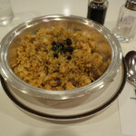 カレーピラフ（ウスターソースをつけてくれます）