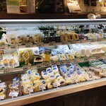 Wine&Cheese 北海道興農社 - 店内