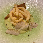 マジカメンテ - グリーンアスパラ・グアンチャーレ・パルミジャーノのソースで。お皿の色合いと調和してます。