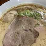 麺処 うきとみ - 豆乳ラーメンの肩ロース下の煮豚チャーシュー
