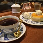 ダンケ珈琲店 - バターブレンドコーヒーとケーゼクーヘン