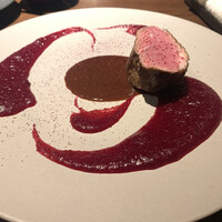 グラール - 鴨肉、ビーツのソース