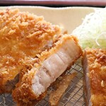 ダイニング キッチン どん - 国産豚厚切りロースかつの断面