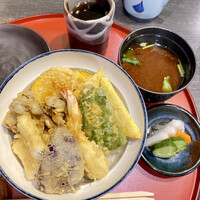 天ぷら わかやま - 魚介類とお野菜の天丼、味噌椀、香物