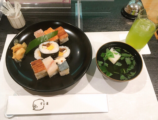 Kodai Suzume Zushi Sushi Man Ri-Garoiyaruhoteru Ten photo 3