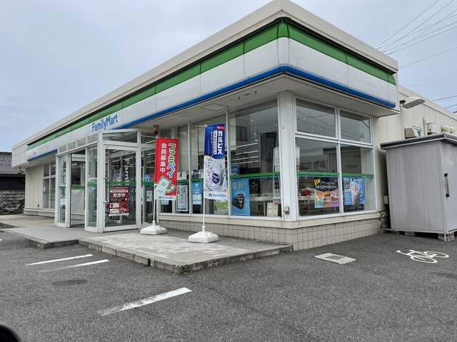 ファミリーマート 鶴岡錦町店 &ndash; 24時間営業の便利なローカルコンビニ
