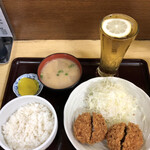 亀有メンチ - 亀有メンチカツ(牛)定食720円と亀有ハイボール390円