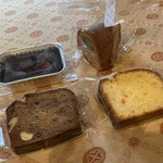 AMERICAN BAKE 青い蜂 - ウォーターチョコレートケーキ（左上）、マロンバターケーキ（右上）、オレンジパウンドケーキ（右下）、ナッツとイチジクの大人のラムケーキ