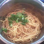 替え玉で頼んだ赤麺です。辛いです。