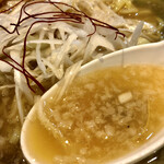 真心ラーメン竹 - 煮干しスープには背脂が良く合います