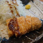 とんかつひなた - ソースをかけて