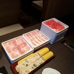 Yuzu An - 豚バラ、豚ロース、牛肉、つくねは季節限定の大葉チーズです。