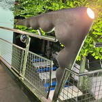 とり茶太郎 - 茶太郎の手前の専門学校には光る手羽がありますｗ