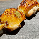 とり茶太郎 - スターターは比内地鶏の肩　まあすごい　挨拶代わりの一本がこれだと初めて来た客は美味しくてびっくりするでしょうね