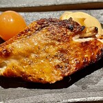 とり茶太郎 - 焼手羽と金柑とスカモルツァチーズの燻製　この手の皿で一番美味しいと思う　じわじわ幸せになってくる味なんですよねー