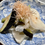 とり茶太郎 - お新香登場で中入り感があります　もう前半終了かぁ