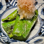 とり茶太郎 - 万願寺唐辛子は焼いて別皿でいただきました