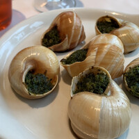 Benoit Alain Ducasse - 好物ながら、意外と食べられるお店が少ないエスカルゴ（プティ・グリかな？）。