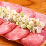 [Thinly sliced green onion salt Cow tongue (80g)]