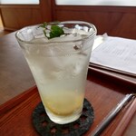 旅人カフェ ぐりーちね - 自家製スパイスレモンシロップのソーダ割り(380円)