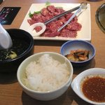 Yakiniku Nabeshima - 焼肉ランチ￥980　お肉は二人分