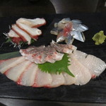 【刺身】左上から、タコ、サンマ、カンパチ、タイ