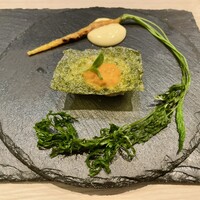 焼鳥 みかど - 胸肉の叩き あおさ 雲丹ソース ニンジン