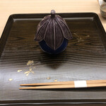 片折 - 加賀野菜 ヘタ紫茄子煮  福井小浜の赤雲丹を乗せて
      →オヤジですが(･･;)片折大将が授業先の「懐石つる幸」さんから譲り受けたキュンキュンするくらい可愛らしいヘタ紫茄子の器！