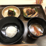 片折 - 〆のお食事タイム♪まずは素晴らしい八幡巻と香の物、そしてご飯とお味噌汁！これだけでも美味しいのに…