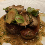 モノリス - 西豪黒牛フィレ肉、フォアグラのポワレ、セップ茸のソース