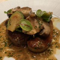 モノリス - 西豪黒牛フィレ肉、フォアグラのポワレ、セップ茸のソース